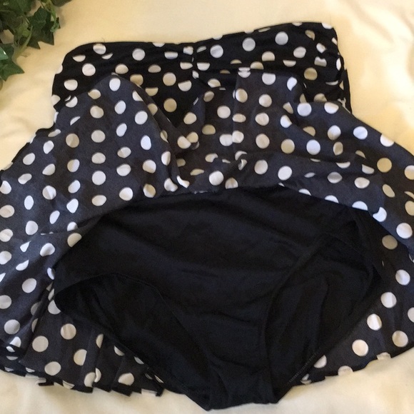 Mainstream Strapless Polkadot Swimsuit - Picture 2 of 7